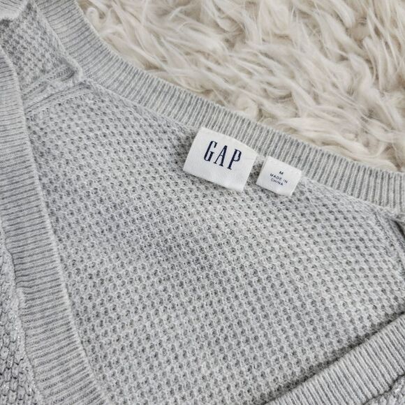 Gap V-Neck Pullover Sweater  - Picture 4 of 4